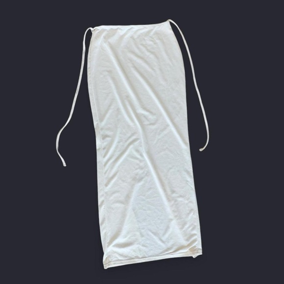 Cream Off-Shoulder top and maxi skirt set - Picture 2 of 4